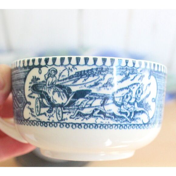Set of 2 Currier and Ives Tea Cups - Picture 2 of 2